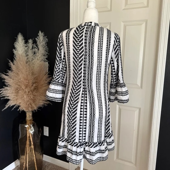 Boo Gemes Black/White Bell Sleeve Aztec Print Mini Dress
 size Small - Picture 5 of 12